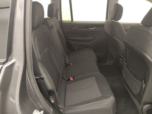 Used 2023 Jeep Grand Cherokee Laredo w/ Luxury Tech Group I RWD image 19
