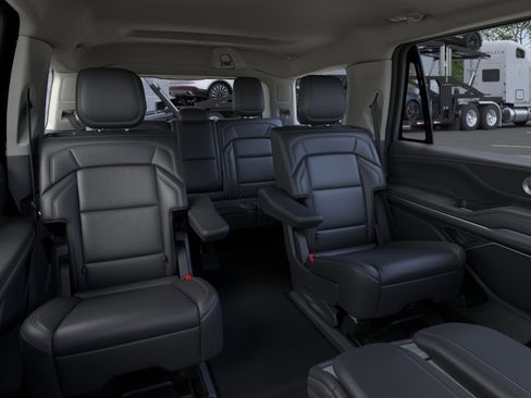 New 2026 Lincoln Navigator Premiere AWD/4WD image 11