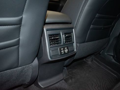 Used 2026 Subaru Forester Premium AWD/4WD image 23