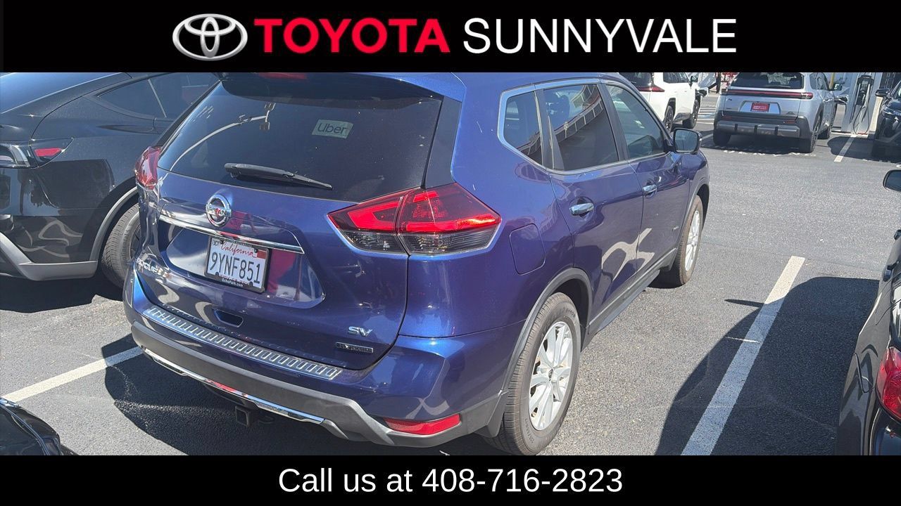 Used 2018 Nissan Rogue SV w/ Premium Package FWD image 2