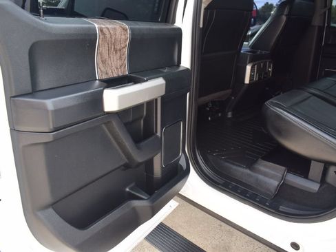 Used 2017 Ford F250 Lariat w/ FX4 Off-Road Package AWD/4WD image 11