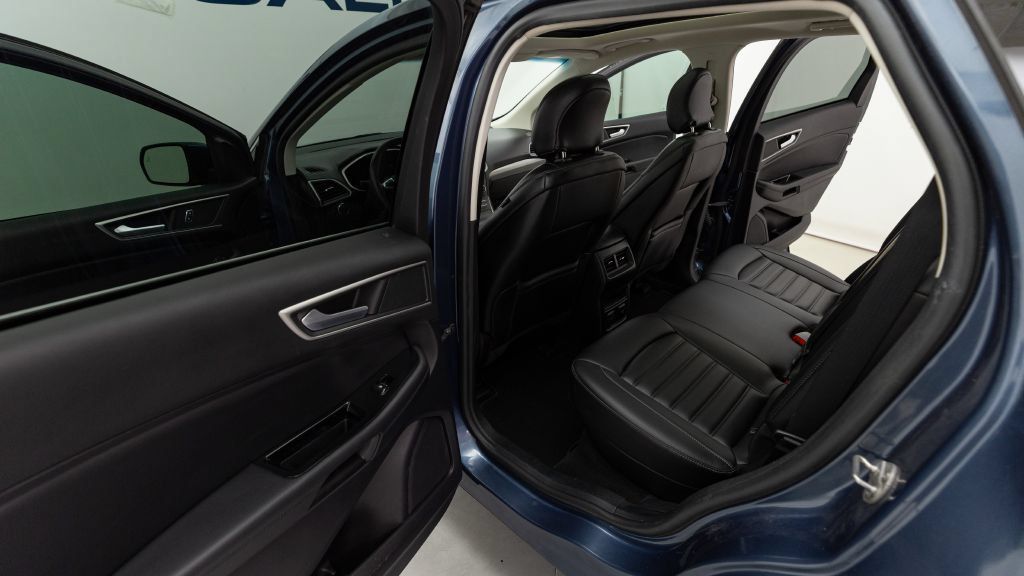 Used 2019 Ford Edge SEL w/ Equipment Group 201A AWD/4WD image 39