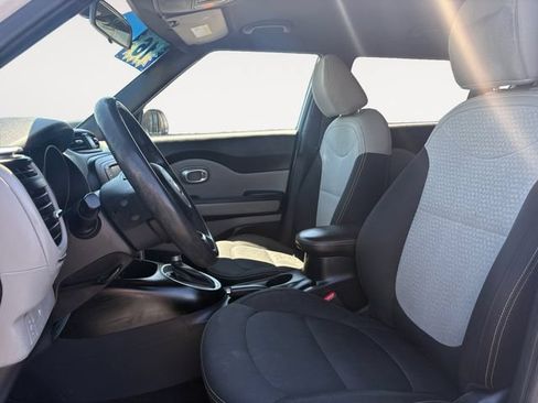 Used 2016 Kia Soul + FWD image 9