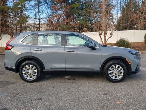 Used 2023 Honda CR-V LX image 3