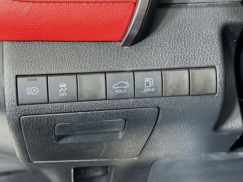 Used 2020 Toyota Camry SE FWD image 16