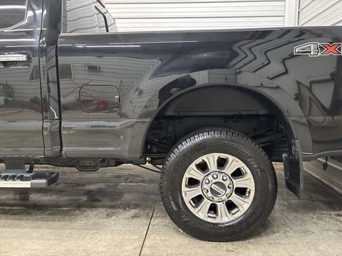 Used 2018 Ford F250 XLT w/ XLT Premium Package image 6