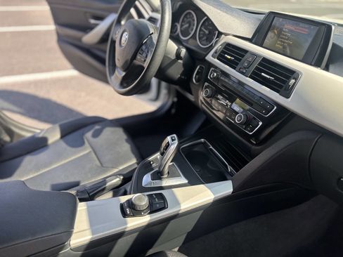 Used 2017 BMW 320i Sedan image 25