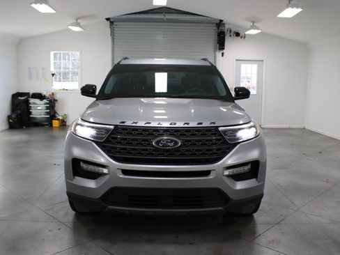 Used 2023 Ford Explorer XLT w/ Equipment Group 202A image 3