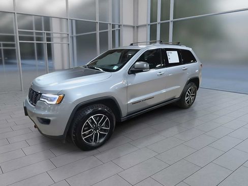 Used 2021 Jeep Grand Cherokee Trailhawk w/ Trailhawk Luxury Group AWD/4WD image 4