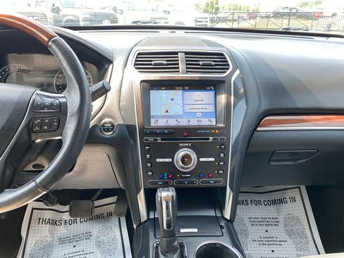 Used 2018 Ford Explorer Platinum AWD/4WD image 18
