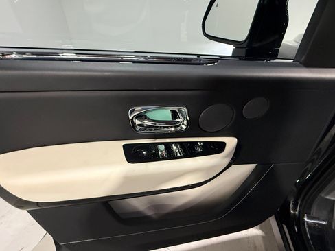 Used 2023 Rolls-Royce Cullinan image 24