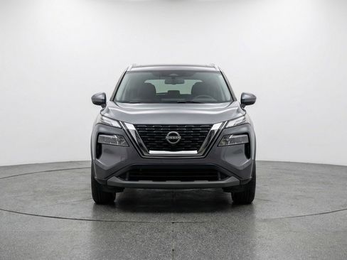 Used 2025 Nissan Rogue SV AWD/4WD image 2