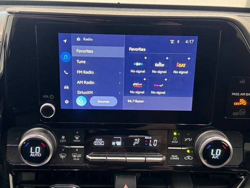 Used 2023 Toyota Highlander LE FWD image 28