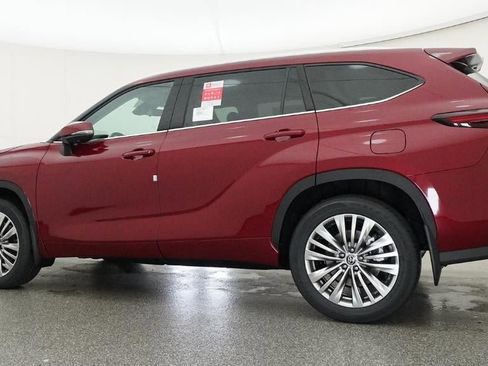 New 2026 Toyota Highlander Platinum AWD/4WD image 20