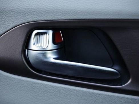 Used 2022 Chrysler Voyager LX FWD image 15