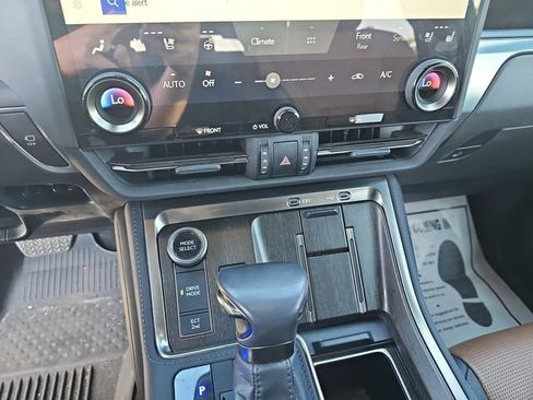 Used 2025 Lexus GX 550 w/ Accessory Package (2T) AWD/4WD image 20