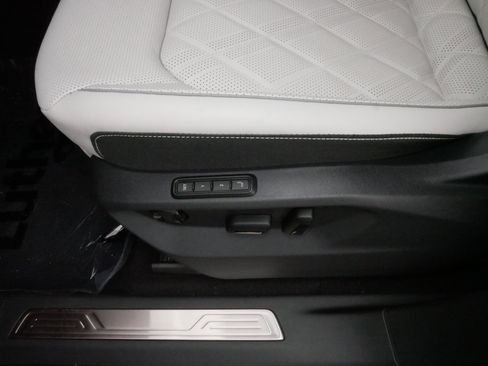 Certified 2025 Volkswagen Atlas Cross Sport SEL Premium R-Line image 20