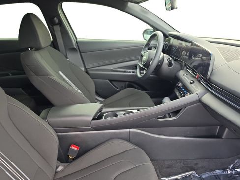 New 2025 Hyundai Elantra SEL FWD image 15