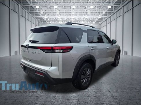 Used 2025 Nissan Pathfinder SV FWD image 38