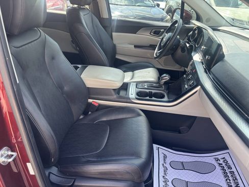 Used 2023 Kia Carnival LX FWD image 38