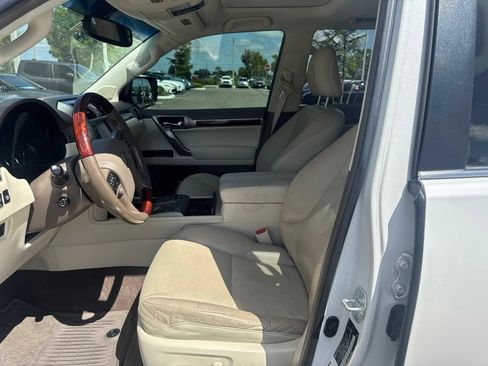 Used 2016 Lexus GX 460 w/ Premium Package AWD/4WD image 12