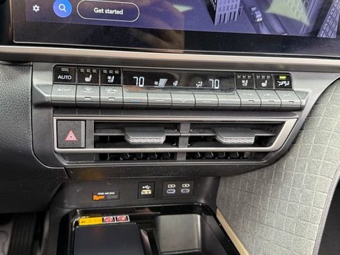 Used 2025 Toyota Camry XLE w/ Premium Plus Package image 22