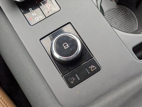 Used 2023 Land Rover Discovery HSE R-Dynamic AWD/4WD image 13