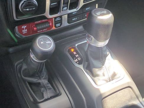 Used 2024 Jeep Wrangler Unlimited Rubicon 4xe w/ Convenience Group AWD/4WD image 17