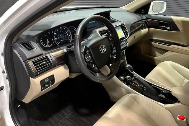 Used 2017 Honda Accord Touring image 17