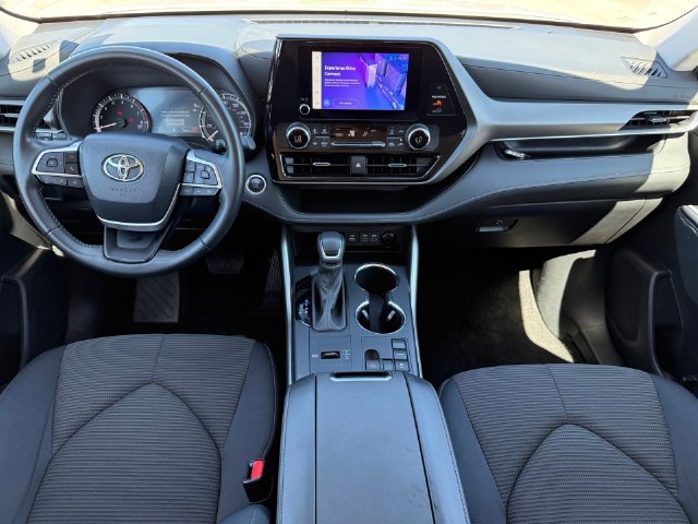Used 2024 Toyota Highlander LE FWD image 22