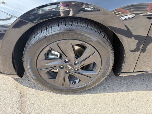 Used 2021 Hyundai Elantra Blue FWD image 4
