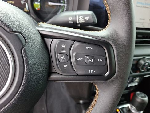 Used 2024 Jeep Wrangler Unlimited w/ Convenience Group AWD/4WD image 22