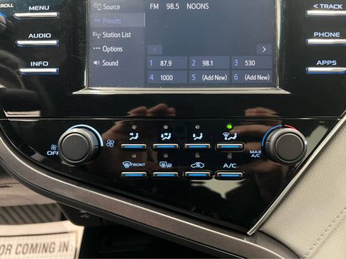 Used 2018 Toyota Camry LE image 25