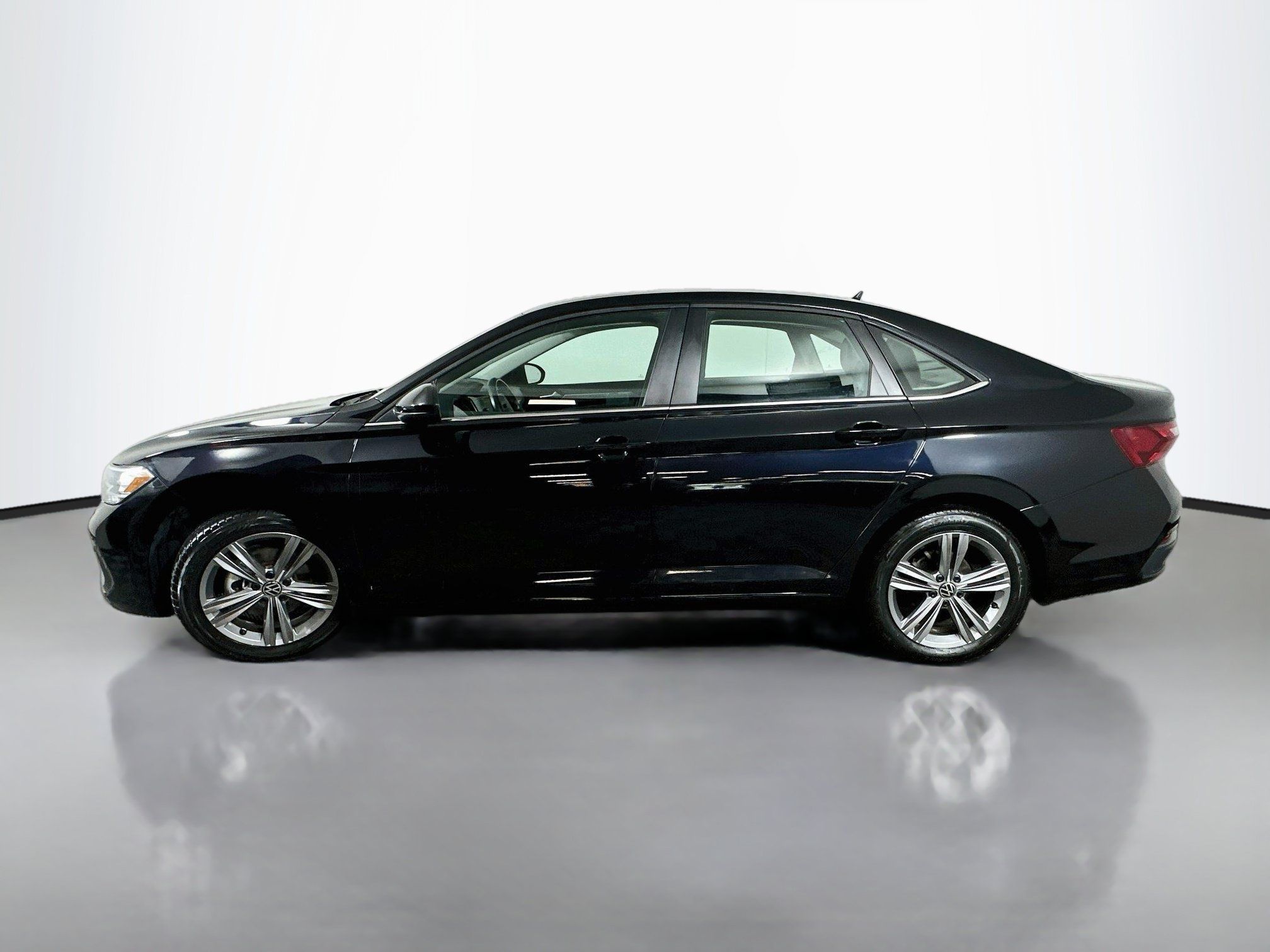 Used 2024 Volkswagen Jetta SE FWD image 4