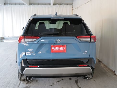 Used 2025 Toyota RAV4 SE image 28