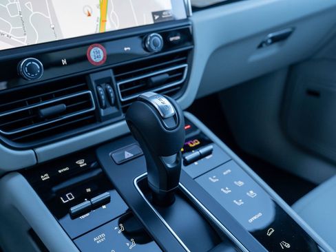 New 2026 Porsche Macan image 31