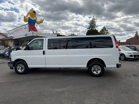 Used 2018 Chevrolet Express 3500 LT w/ LT Preferred Equipment Group RWD image 3