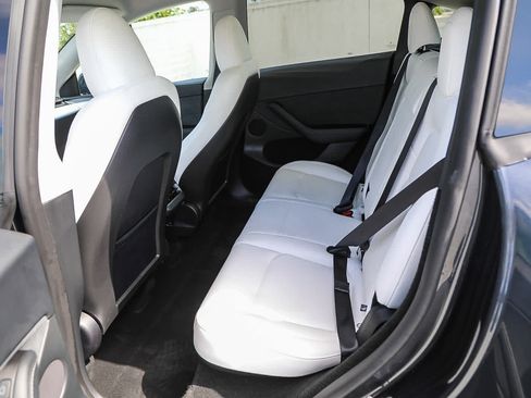 Used 2025 Tesla Model Y Performance AWD/4WD image 18