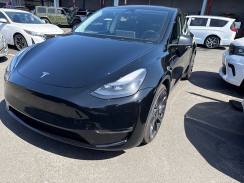 Used 2023 Tesla Model Y Performance AWD/4WD image 1
