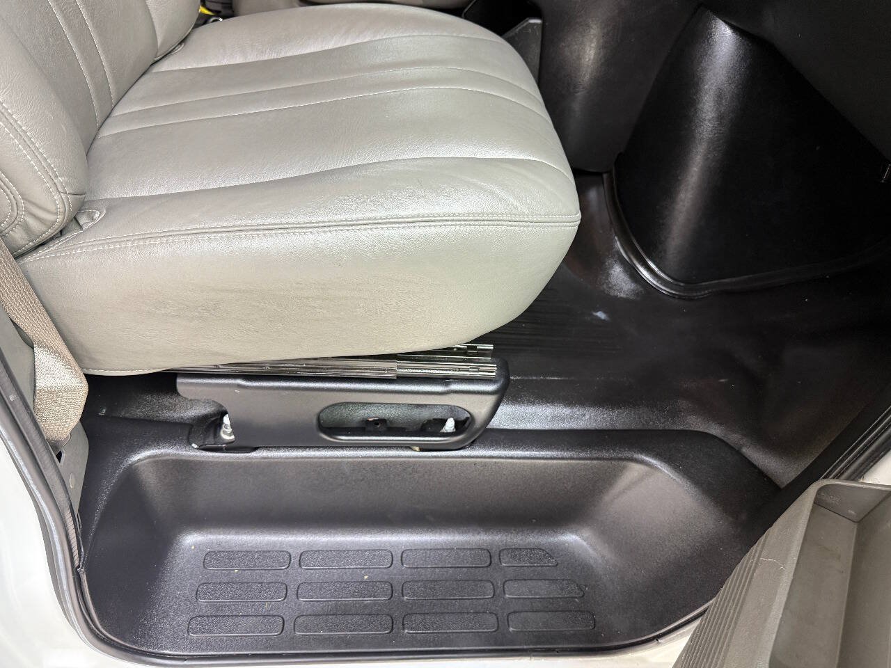 Used 2017 Chevrolet Express 2500 Extended RWD image 36