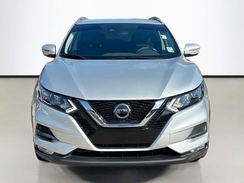 Used 2022 Nissan Rogue Sport SV image 2