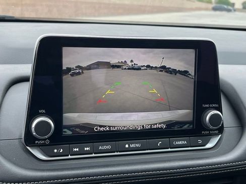 Used 2024 Nissan Rogue SV w/ SV Premium Package image 18