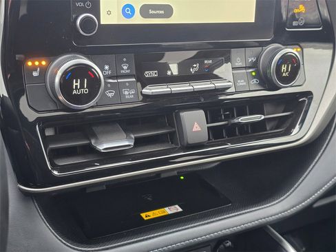 Certified 2024 Toyota Highlander LE image 33