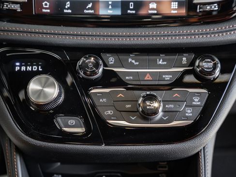 New 2026 Chrysler Pacifica Pinnacle image 22