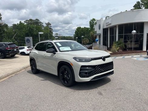 New 2026 Volkswagen Tiguan SE R-Line FWD image 1