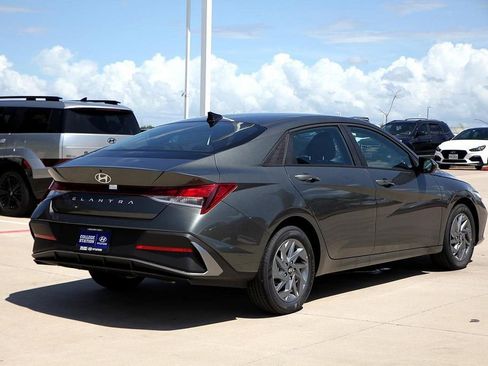 Used 2024 Hyundai Elantra SEL image 7