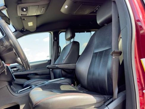 Used 2019 Dodge Grand Caravan GT FWD image 5