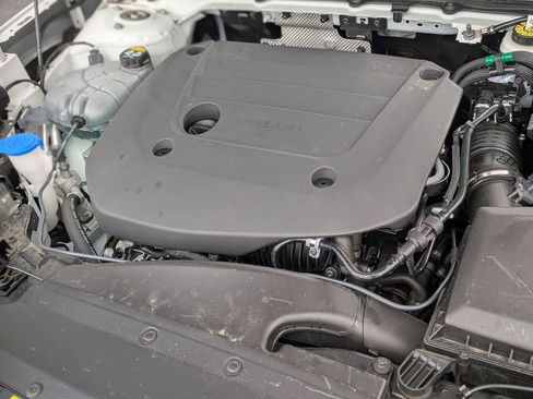 Used 2025 Volvo XC40 B5 Core image 35