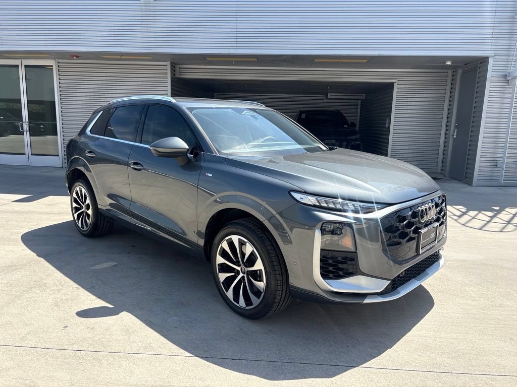 Certified 2026 Audi Q3 quattro 2.0T AWD/4WD image 3
