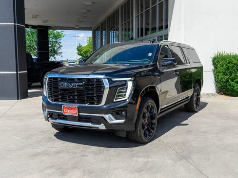 New 2026 GMC Yukon XL Denali w/ Denali Reserve Package AWD/4WD image 3